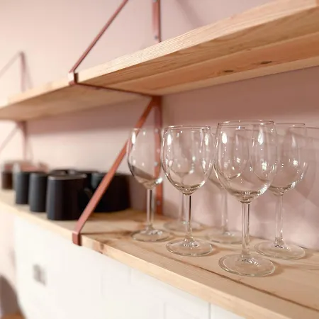 Pink With Balcony - Self Check-in *