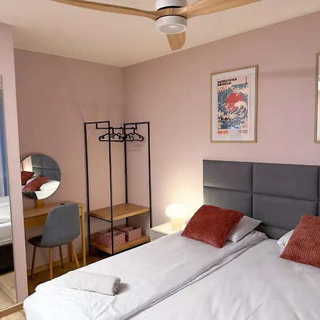 Pink With Balcony - Self Check-in * ורשה