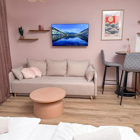 Pink With Balcony - Self Check-in *