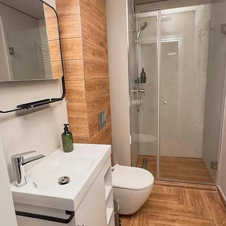 Apartment Pink With Balcony - Self Check-in *