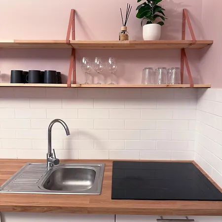 Apartment Pink With Balcony - Self Check-in