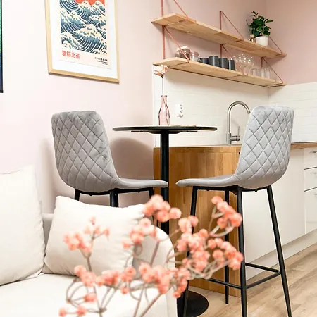 Pink With Balcony Apartment *