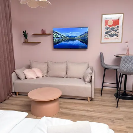 Pink With Balcony Apartment Warsaw