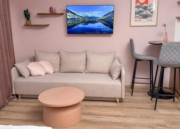 Pink With Balcony - Self Check-in *