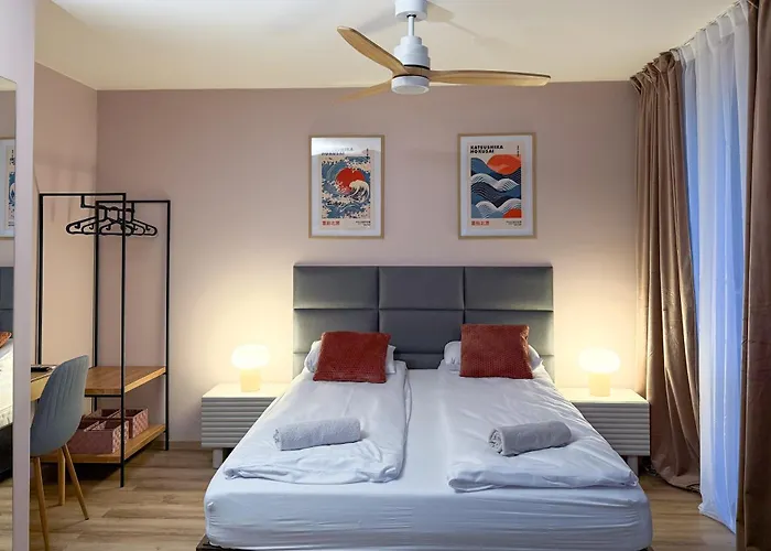 Pink With Balcony - Self Check-in وارسو