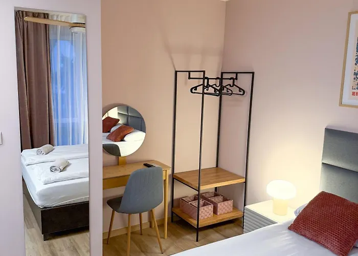 Pink With Balcony - Self Check-in