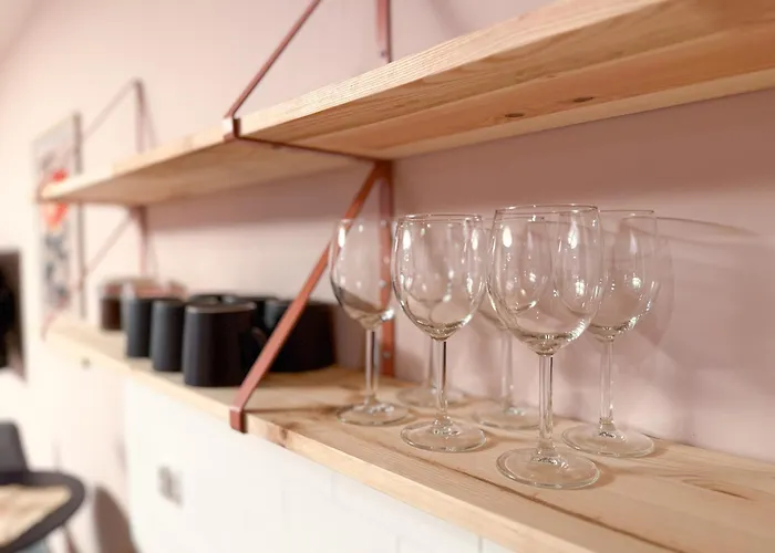 Pink With Balcony - Self Check-in *