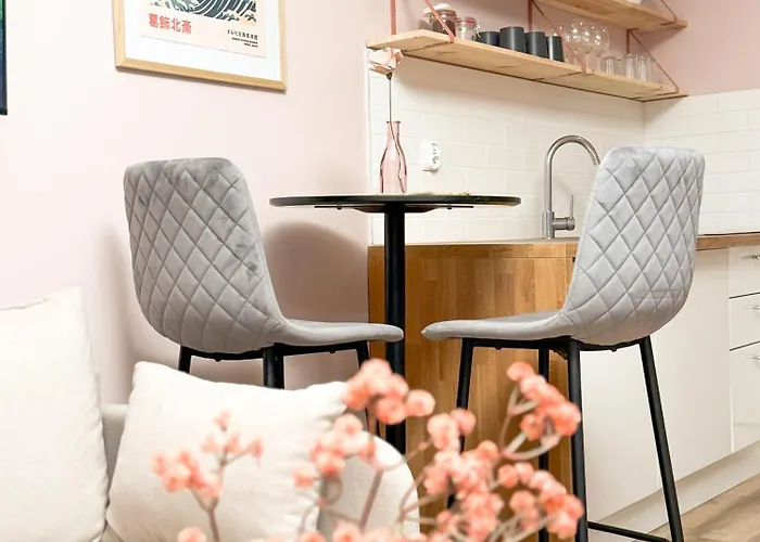 Pink With Balcony - Self Check-in Apartment *