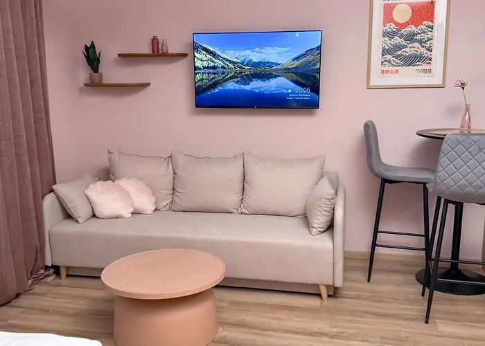 Pink With Balcony - Self Check-in شقة وارسو