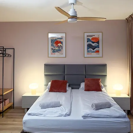 Pink With Balcony - Self Check-in Varsavia